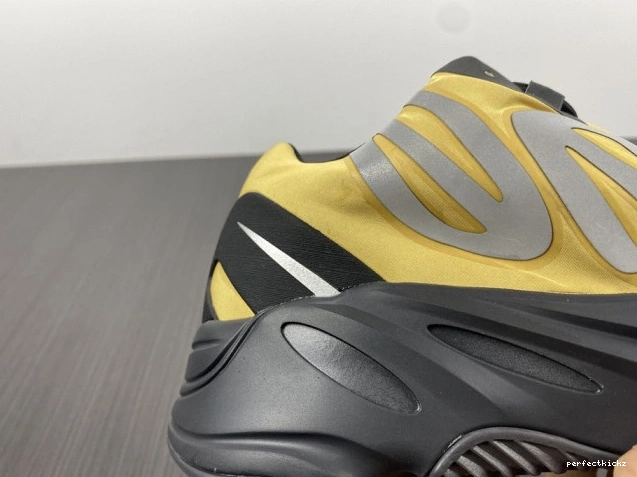 'Honey Yeezy 700 Flux' Boost MNVN GZ0717 0731